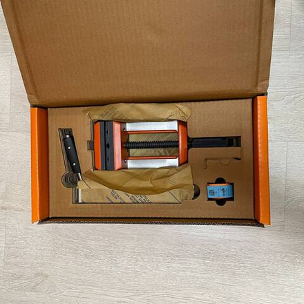 Новинка! Магнитные тиски FEIN VERSAMAG ширина губок 100 мм, рабочий ход 108 мм, слесарные 90701003020