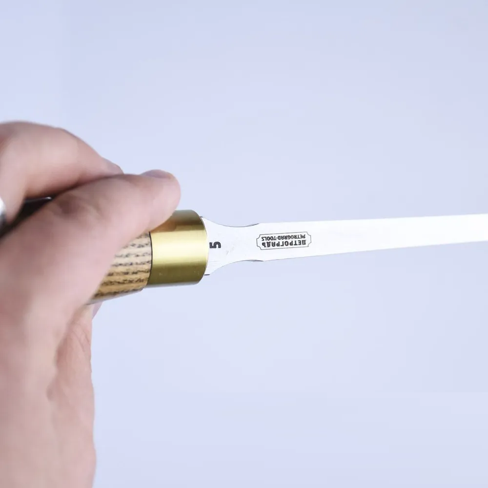 Новинка! Долото ПЕТРОГРАДЪ серия Двина ширина режущей кромки 5 мм, угол заточки 30 гр, длина клинка 120 мм, общая длина 215 мм М00023492