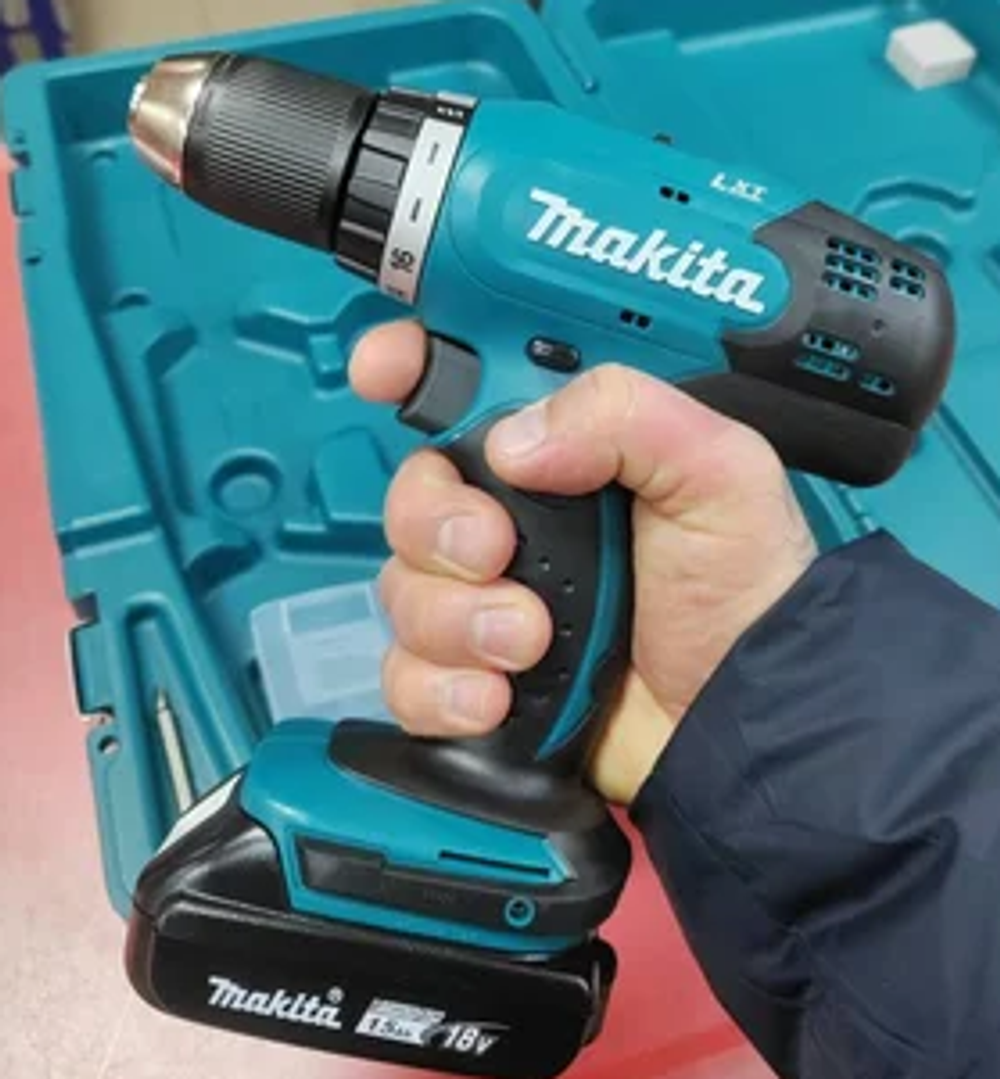Новинка! КОМПЛЕКТ: Аккумуляторная дрель - шуруповерт Makita LXT 18В, Два аккумулятора 3 Ач, Зарядное устройство, кейс DDF453RFE