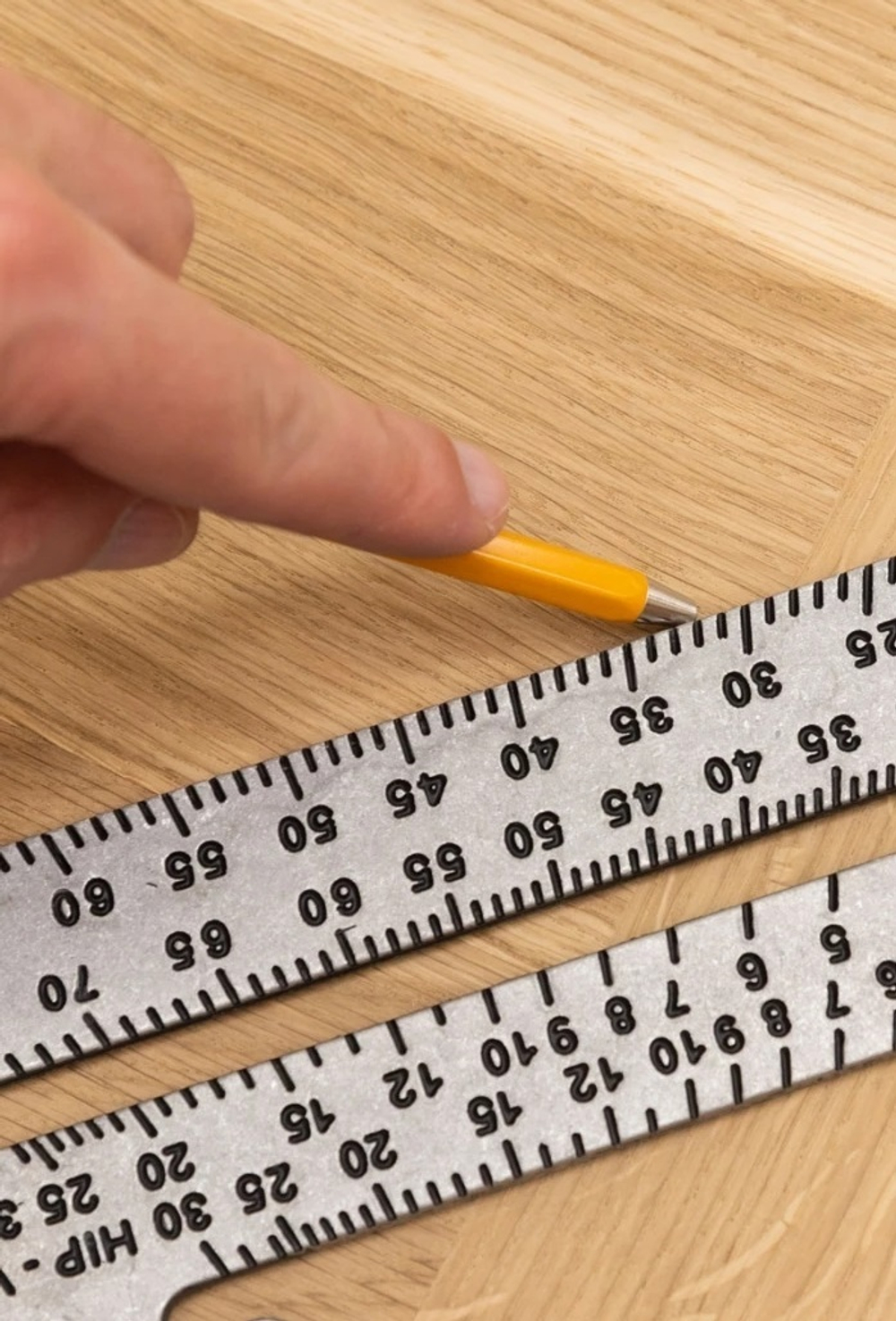 ХИТ! Угольник оригинальный метрический 250 мм для плотника и столяра Metric Speed Square Sw-250 с русской книжкой - инструкцией с Черной разметкой Swanson MT202-BLK
