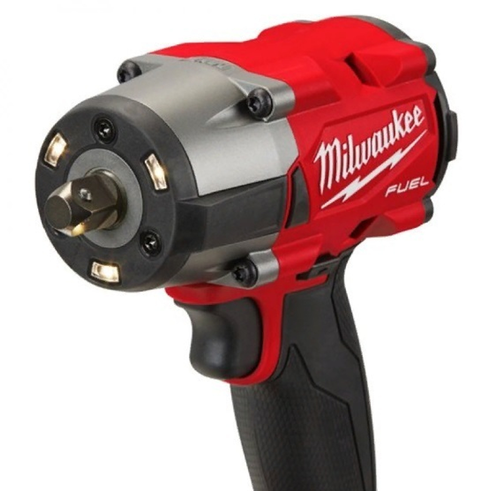 ХИТ КОМПЛЕКТ! В кейсе M18 FUEL FMTIW2P12-502X: Аккумуляторный гайковерт FMTIW2P12-0X плюс 2 Аккумулятора B5 5.0 Ач плюс Быстрозарядное устройство M12-18 FC MILWAUKEE 4933478453