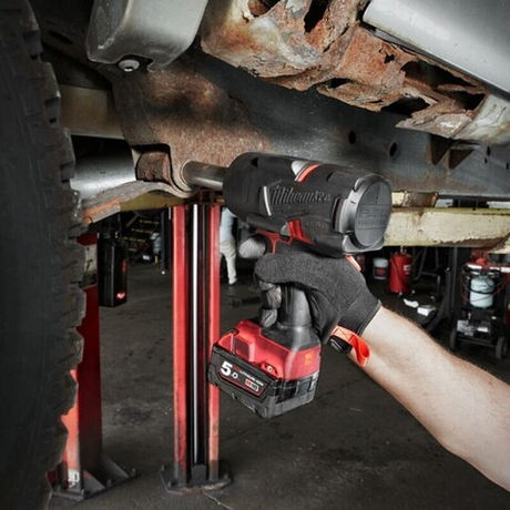 Легкий старт: Аккумуляторный импульсный гайковерт Milwaukee M18 FUEL FHIWF12-0X 4933459695