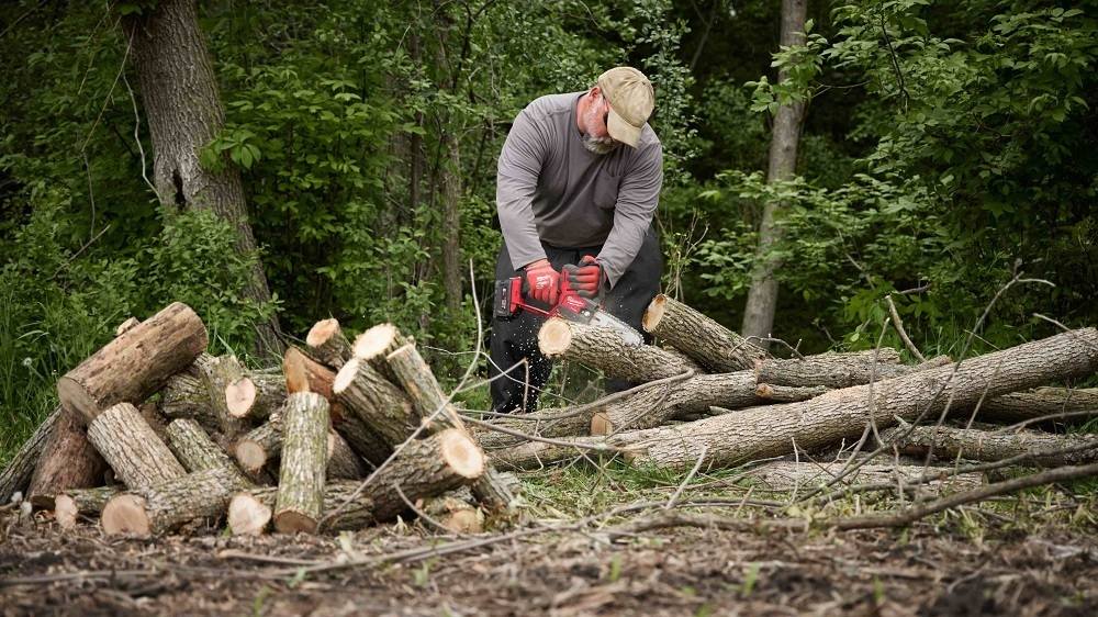 АКЦИЯ ВСЕ В САД! Комплект № 5: Аккумуляторная цепная пила FHS20-552 HATCHET, Аккумулятор HB5.5 5.5 Ач, Быстрое зарядное устройство M12-18 FC ПЛЮС Аккумулятор HB5.5 5.5 Ач в ПОДАРОК! Milwaukee M18 FUEL FHS20-552 4933480118 N0123-2AM