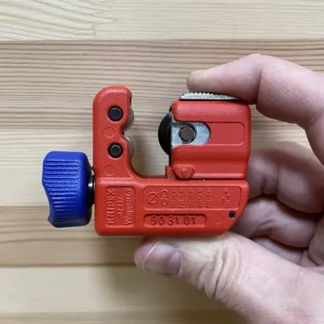Новинка! Мини - труборез KNIPEX TubiX S для нержавеющей стали и цветных металлов, Ø 3-30 мм / толщина max 2 мм, длина 77 мм KN-903101