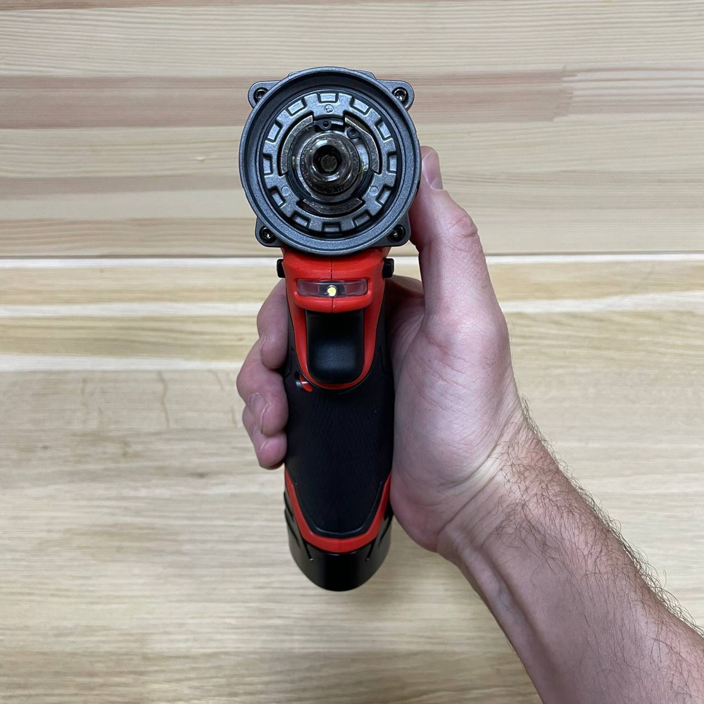 УДОБНЫЙ КОМПЛЕКТ ХИТ! В кейсе M12 FPDXKIT-202X: Субкомпактная ударная аккумуляторная дрель со съемным патроном с 2 шт Аккумуляторами M12 B2 2.0 Ач, Зарядное устройство C12 Milwaukee 4933464138