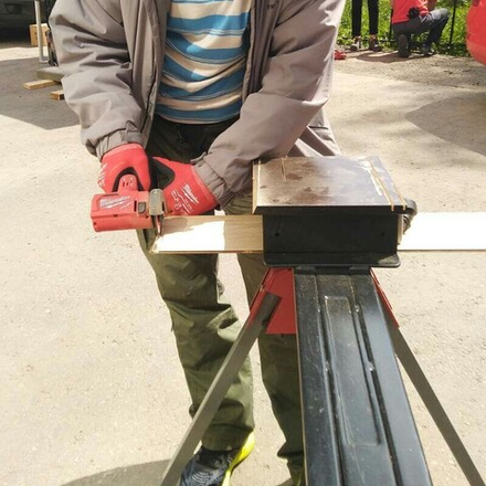 СУПЕР ХИТ! Комплект в кейсе M12 FUEL FCOT-422X: Субкомпактная аккумуляторная отрезная машина (УШМ) FCOT-0 Li-Ion 4 / 2 Ач плюс 2 Аккумулятора B4 и B2 плюс Зарядное устройство C12 MILWAUKEE 4933464619