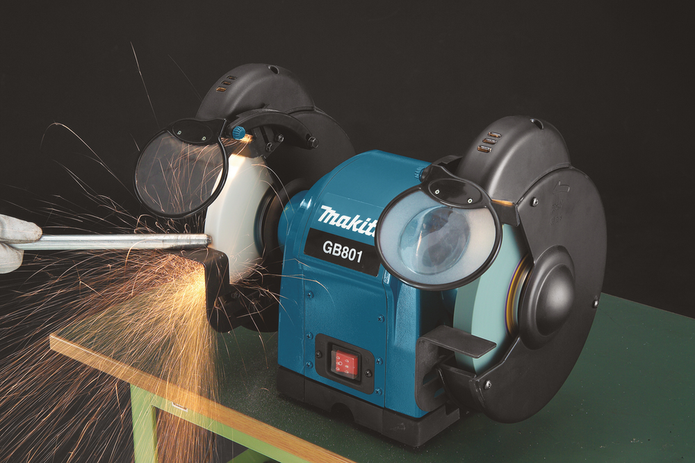Новинка! Точильный станок / Точило Makita GB801 220В 0,55 кВт, Диск 205 мм, защитные стекла, подсветка, для зачистки, шлифовки и заточки деталей, инструмента GB 801
