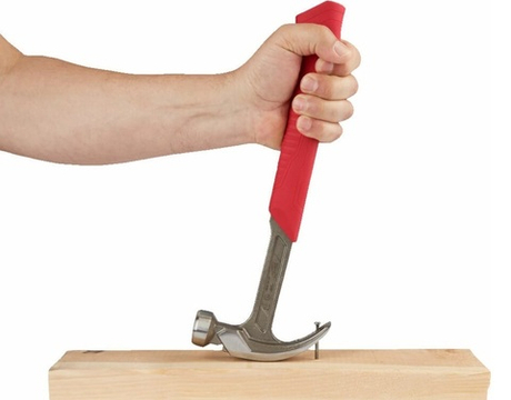 Стальной молоток (плотницкий) с закругленным гвоздодером 16 унций 450 г STEEL CURVED CLAW HAMMER Milwaukee 4932478655