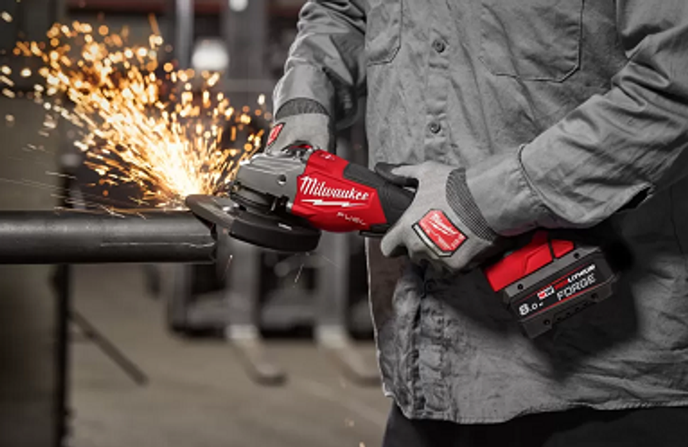 Новинка! Комплект аккумуляторный MILWAUKEE БАЗОВЫЙ: Дрель - шуруповерт M18 FUEL FDD3-0X 4933479862, Циркулярная пила по металлу с двумя аккумуляторами и зарядным устройством 4933459193, УШМ M18 FHSAG125 XPDB2-0X FUEL 4933493417 в кейсах N0159-3AM