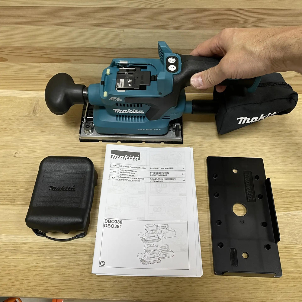 ХИТ! Аккумуляторная шлифовальная машина плоскошлифовальная Makita LXT, BL, 18 В, XPT, 93 x 228 мм, 4000-12000 об/мин, амплитуда 2.0 мм, пылесборник, зажим DBO380Z