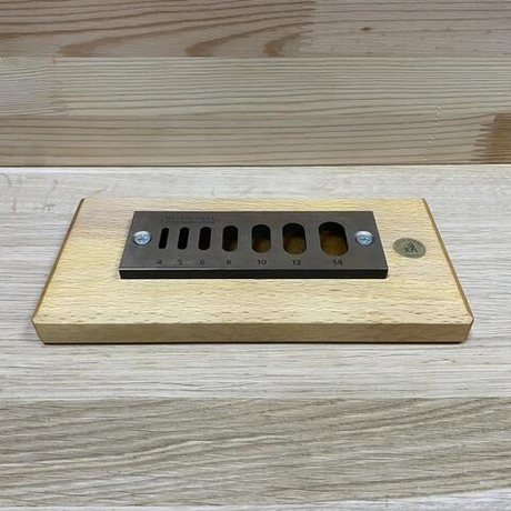 Пробочник ПЕТРОГРАДЪ Dowel Plate для дюбелей Домино, D 4, 5, 6, 8, 10, 12, 14 мм, на подставке М00023376