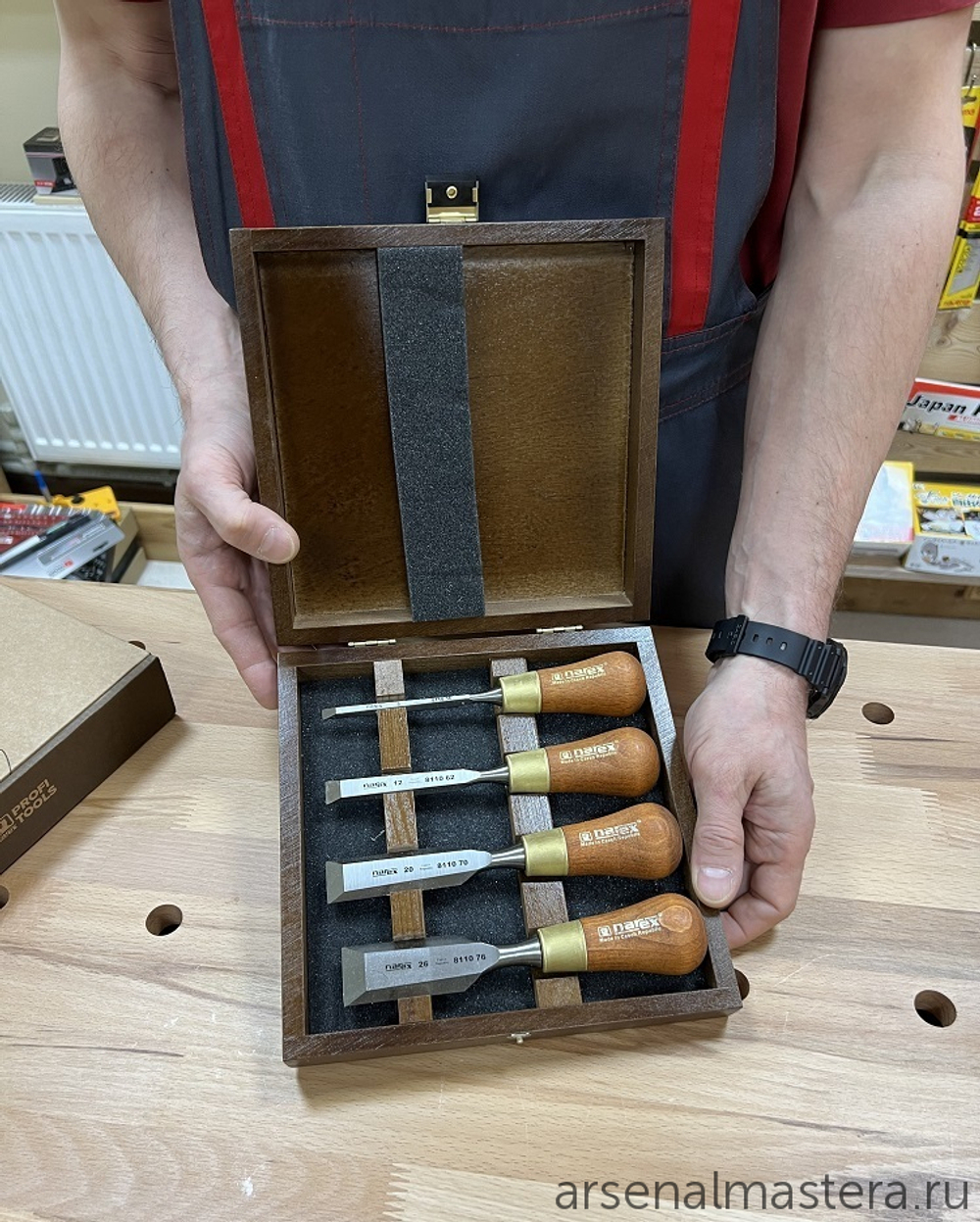 УСПЕЙТЕ КУПИТЬ ХИТ! Набор столярных коротких стамесок Narex Wood Line Plus в деревянном кейсе 4 шт 6, 12, 20, 26 мм 853750