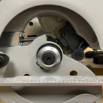 УДОБНЫЙ КОМПЛЕКТ ХИТ! Аккумуляторная циркулярная пила (бесщеточный двигатель) 18 FUEL MILWAUKEE MBLCS66-0 Li-Ion 5Ач по дереву и пластику ПЛЮС 2 аккумулятора B5 5.0 Ач ПЛЮС зарядное устройство M12-18 FC в кейсе BLCS66-502X 4933464590