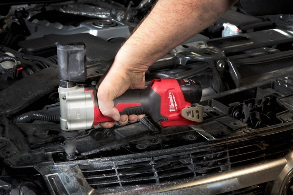 Легкий старт: Аккумуляторный заклепочник MILWAUKEE M12 BPRT-0 4933464404