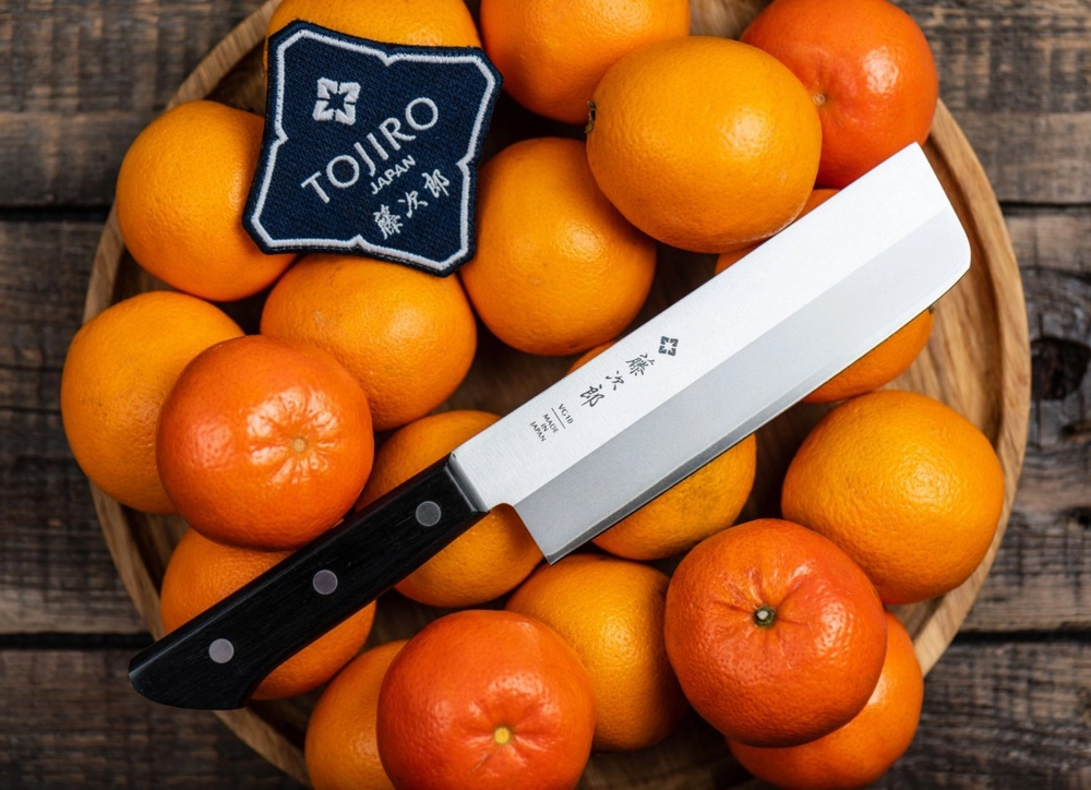 Новинка! Нож японский кухонный Накири TOJIRO серия Western Knife для шинковки овощей и зелени, длина лезвия 16,5 см, сталь VG10, 3 слоя, рукоять стабилизированная древесина, заточка 8000 F-315