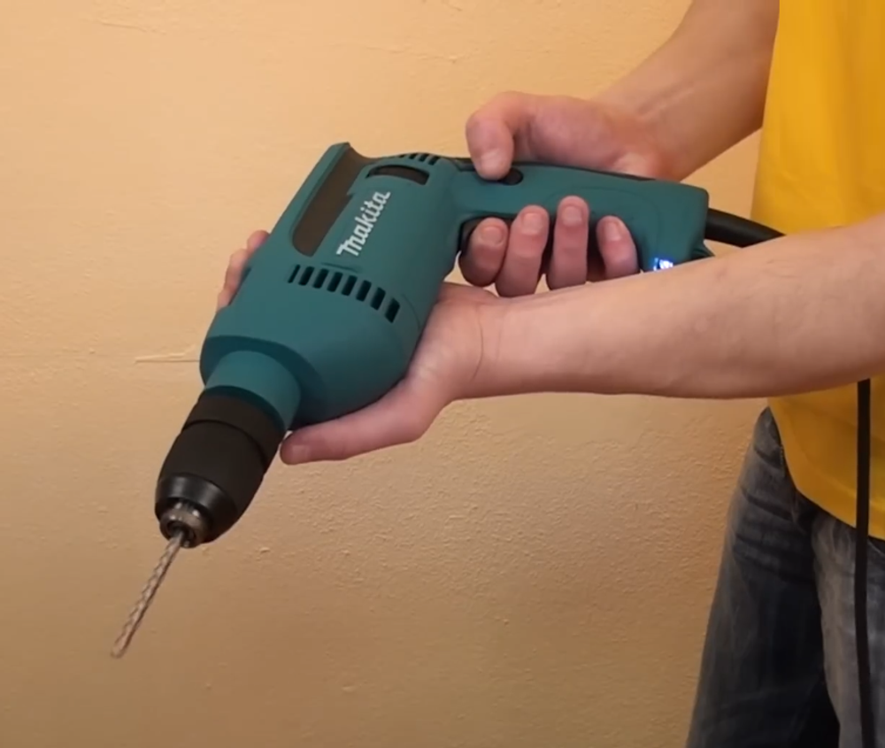 Новинка! Дрель ударная сетевая Makita HP 1641 FK 0,68 кВт 220 В, Двухрежимная, D сверления бетон 16 мм, дерево 30 мм, металл 13 мм HP1641FK