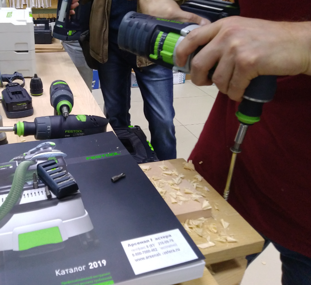 ХИТ! Аккумуляторная дрель-шуруповёрт FESTOOL CXS 10,8 В 2,6-Set с 2 шт Аккумуляторами, Устройством быстрозарядным ПЛЮС Насадка угловая 576093