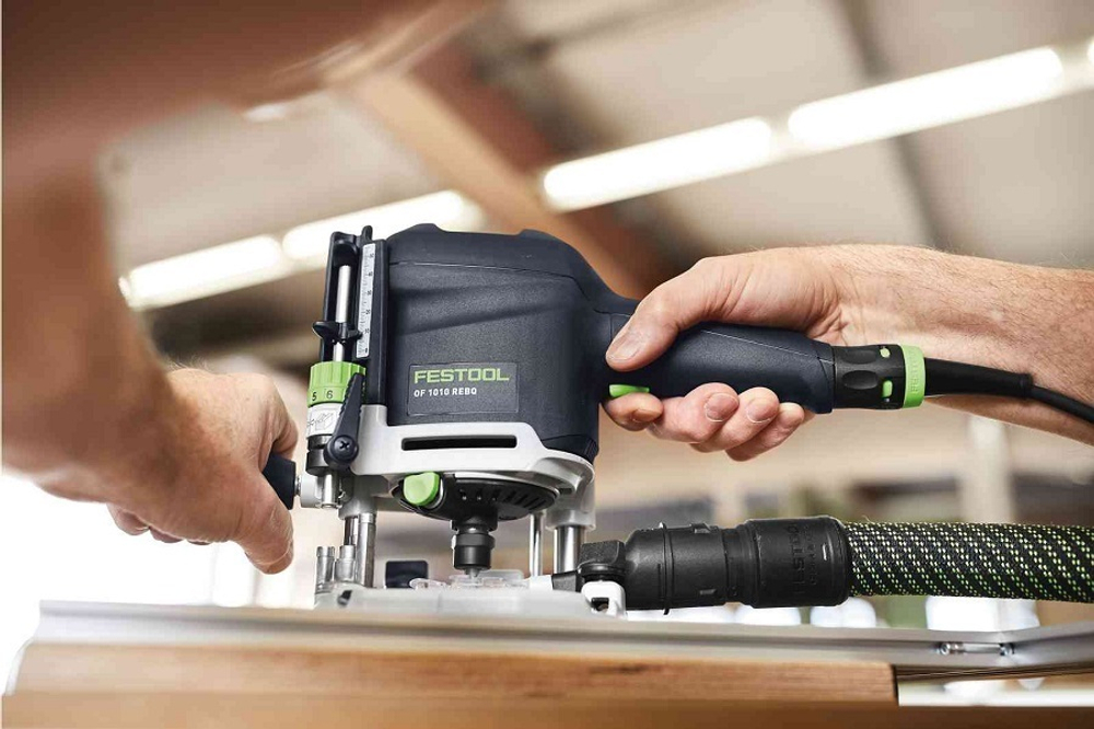 СУПЕР ХИТ! Комплект OF 1010 REBQ-Plus FESTOOL Вертикальный фрезер OF 1010, боковой упор, устройство для установки на шину - направляющую в систейнере 576919