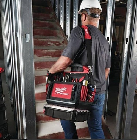 ХИТ! Сумка нейлоновая для инструмента пустая 40 см, отделений 31 шт MILWAUKEE PACKOUT 4932464085