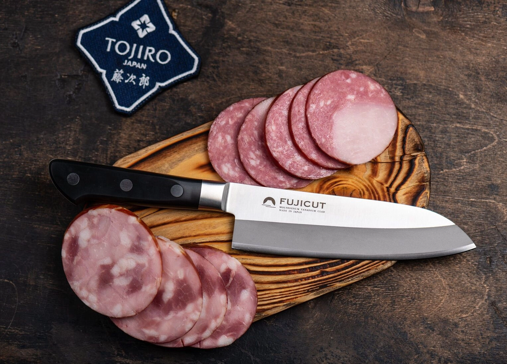 Новинка! Японский Кухонный Нож Шеф Сантоку Tojiro FUJI CUTLERY 16,5 см, сталь Mo-V, 3 слоя, рукоять полипропилен, заточка 6000 FC-1661