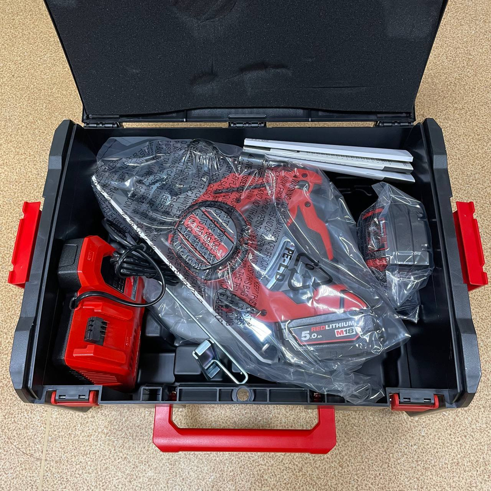 УДОБНЫЙ КОМПЛЕКТ ХИТ! Аккумуляторная циркулярная пила (бесщеточный двигатель) 18 FUEL MILWAUKEE MBLCS66-0 Li-Ion 5Ач по дереву и пластику ПЛЮС 2 аккумулятора B5 5.0 Ач ПЛЮС зарядное устройство M12-18 FC в кейсе BLCS66-502X 4933464590