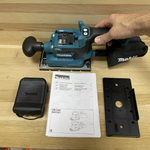 ХИТ! Аккумуляторная шлифовальная машина плоскошлифовальная Makita LXT, BL, 18 В, XPT, 93 x 228 мм, 4000-12000 об/мин, амплитуда 2.0 мм, пылесборник, зажим DBO380Z
