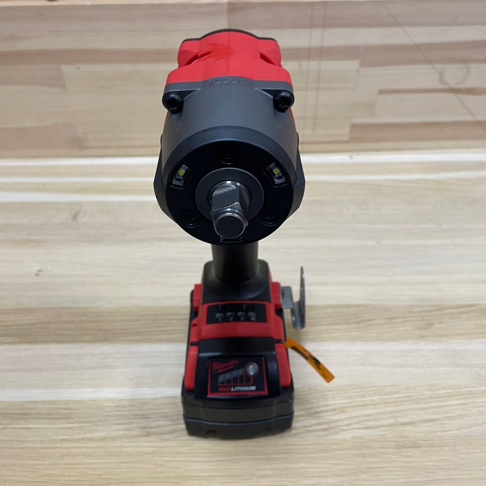 КОМПЛЕКТ! В кейсе M18 FUEL FMTIW2F12-502X: Аккумуляторный импульсный гайковерт FMTIW2F12-0 плюс 2 аккумулятора B5 5.0 А плюс зарядное устройство M12-18 FC MILWAUKEE 4933478450