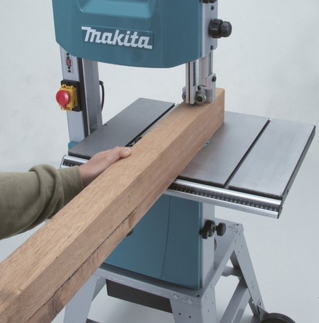 Новинка! Ленточная пила стационарная Makita 220В 0,9 кВт, угол наклона стола 45 град, лента 2240х0,5х13 мм LB1200F