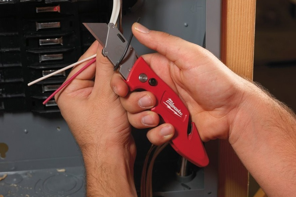 ХИТ! Нож складной многофункциональный с хранением лезвий FASTBACK MILWAUKEE 4932471358