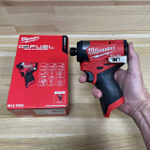 Легкий старт: Аккумуляторный винтоверт M12 FUEL 1 / 4 дюйм FID2-0 Milwaukee 4933479876