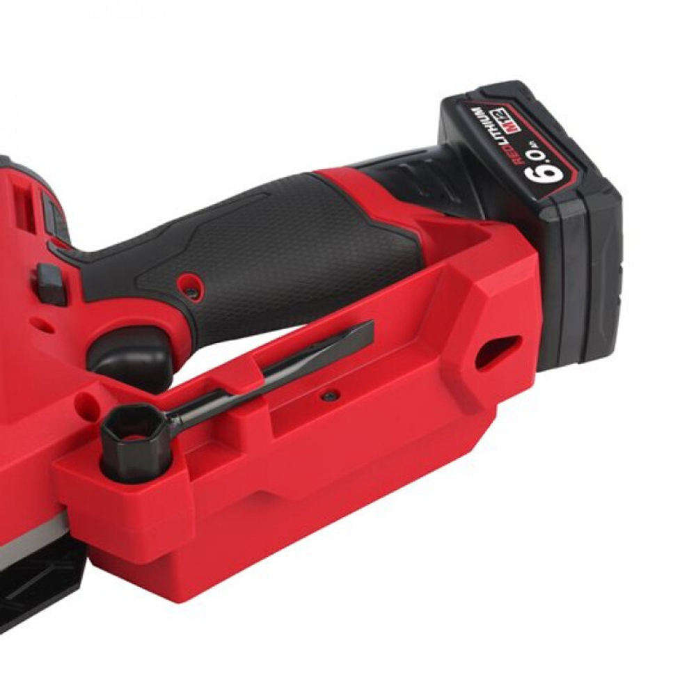 Легкий старт: Аккумуляторная цепная садовая пила Milwaukee M12 FUEL FHS-0 4933472211