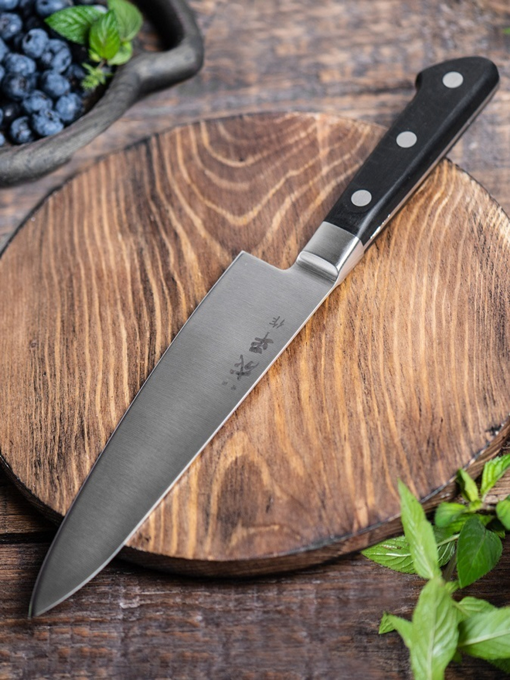 Японский Шеф Нож кухонный поварской Fuji Cutlery Narihira длина лезвия 180 мм, сталь Mo - V, рукоять ABS пластик, заточка 8000 Tojiro FC-42