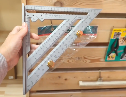 Угольник метрический с упорами KRAFTOOL 250 мм Кровельный 5 в 1 для плотника и столяра, для разметочных работ и контроля перпендикулярности конструкций, как торцовочный угольник, транспортир, рейсмус, направляющая для пилы 3441-25