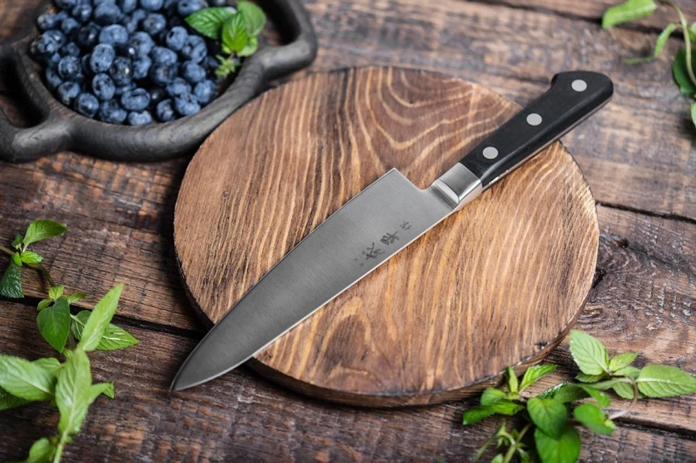 Японский Шеф Нож кухонный поварской Fuji Cutlery Narihira длина лезвия 180 мм, сталь Mo - V, рукоять ABS пластик, заточка 8000 Tojiro FC-42