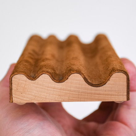 ХИТ! Брусок с натуральной кожей для полирования резчицких стамесок модель N 3 200 мм х 70 мм ПЕТРОГРАДЪ М00021396