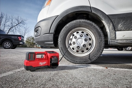 Легкий старт: Компрессор аккумуляторный M18 BI-0 для быстрого надувания шин автомобилей, фургонов, оборудования Milwaukee 4933478706