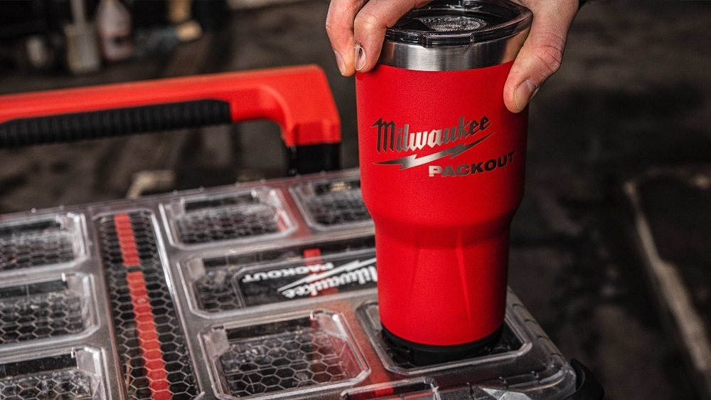 Новинка! Термокружка фирменная PACKOUT 591 мл Milwaukee 4932479074