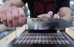 Шеф Нож японский кухонный Сантоку Kanetsugu Saiun Damascus длина лезвия 170 мм сталь VG-10 33 слоя, рукоять микарта, заточка 10000 Tojiro 9003