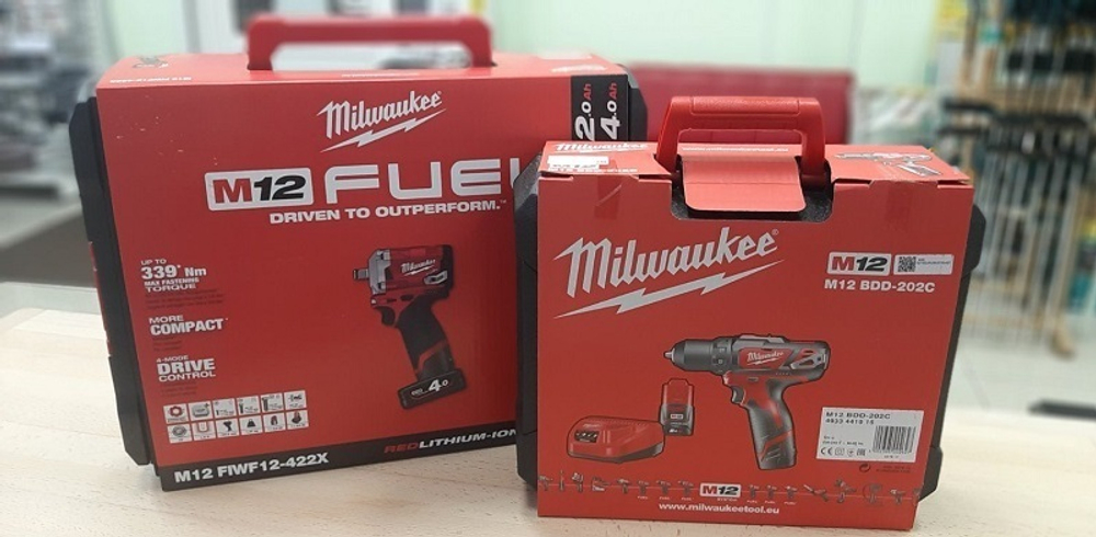 УДОБНЫЙ КОМПЛЕКТ! В кейсе M12 FUEL FIWF12-422X: Аккумуляторный импульсный гайковерт FIWF12-0 плюс 2 аккумулятора 4.0 Ач и 2.0 Ач и зарядное устройство M12-18C MILWAUKEE 4933464616