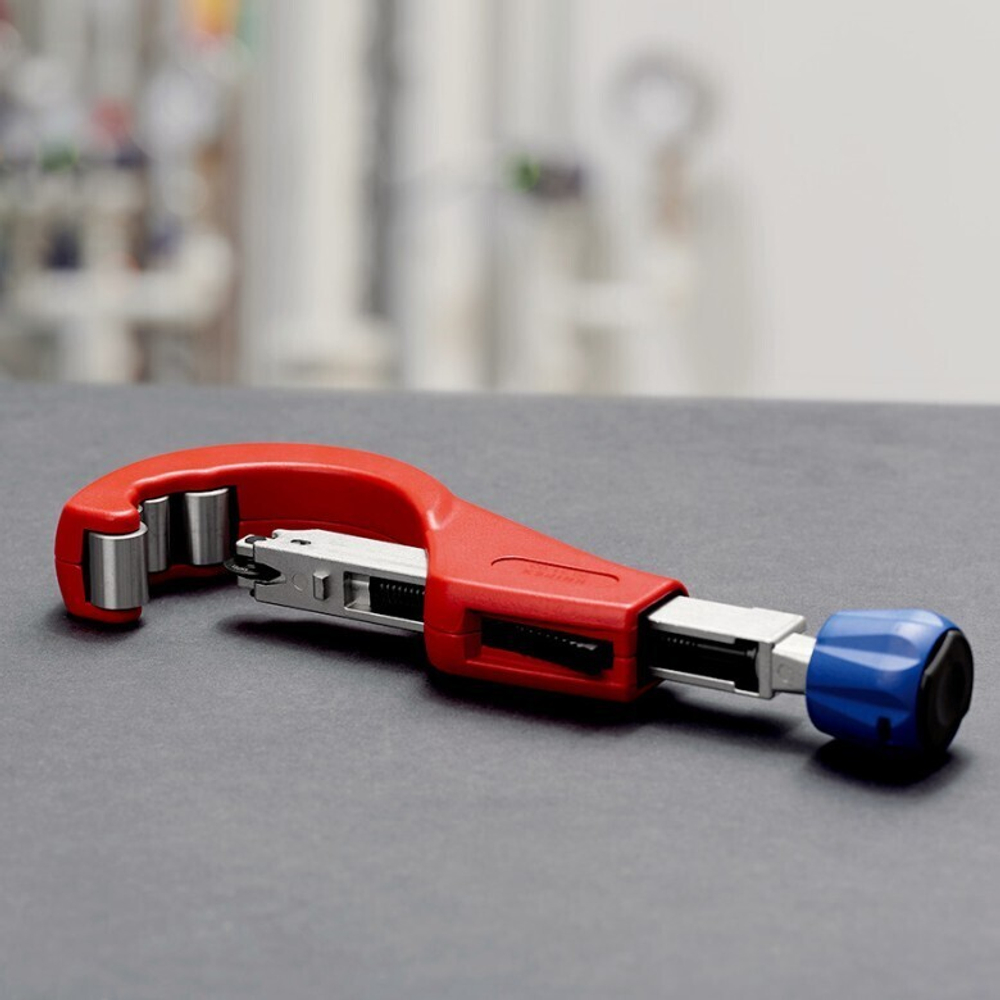 Труборез для нержавеющей стали и цветных металлов TubiX XL Knipex 6 - 76 мм / толщина макс 2 мм, длина 260 мм KNIPEX KN-903103BK