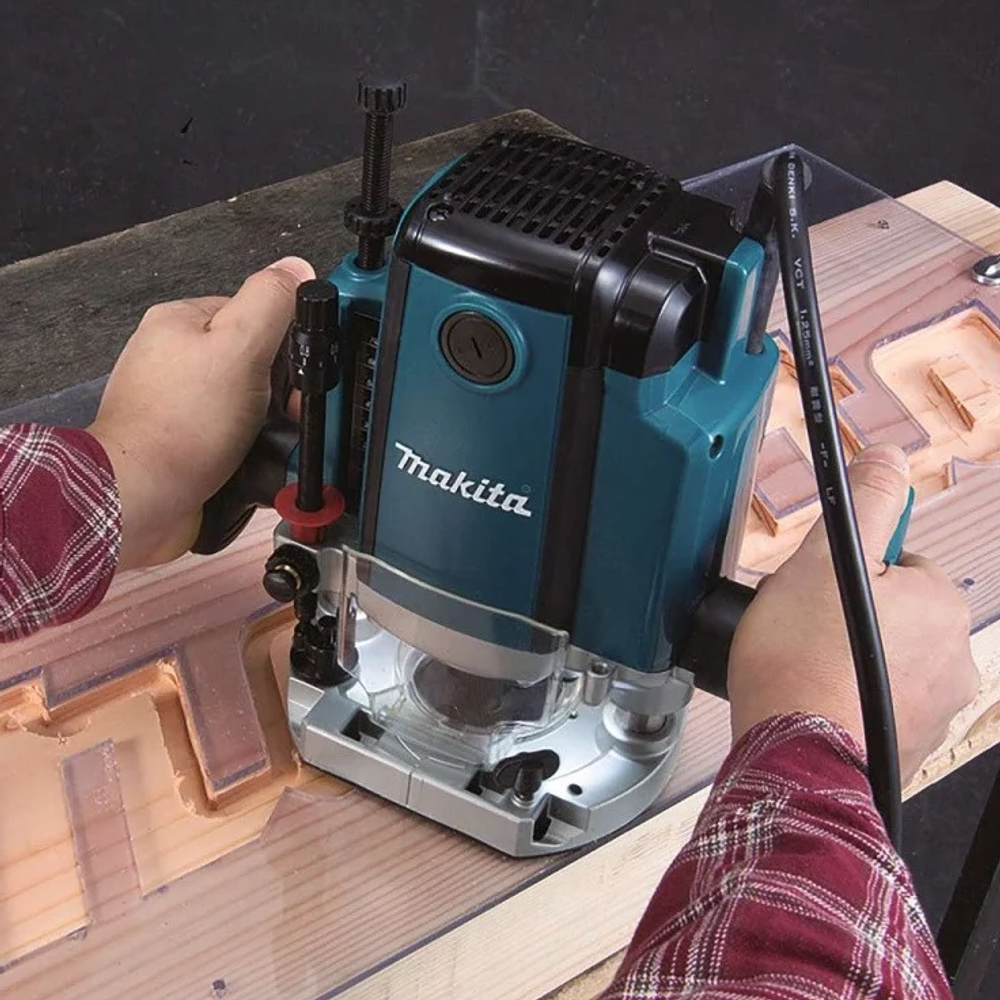 СУПЕР ЦЕНЫ! Фрезер погружной сетевой Makita 1,65, кВт 0-70 мм, 22000 об/мин, плавный пуск, тормоз, микролифт, подсветка RP1803FX02