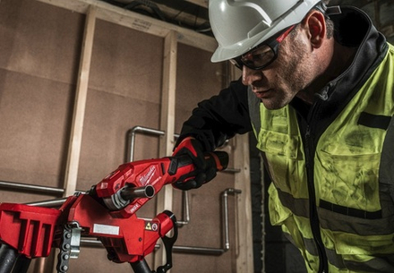 Легкий старт: Аккумуляторный труборез для нержавеющей стали M12 PCSS-0 режет нержавеющую, углеродистую сталь и медь 12, 15, 18, 22, 28 мм MILWAUKEE 4933479241