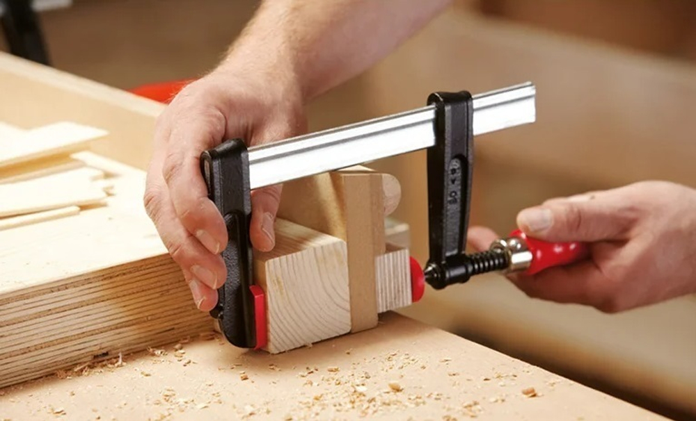 Новинка! Струбцина чугунная 500/140, 5.5 кН, деревянная ручка BESSEY BE-TPN50S14BE