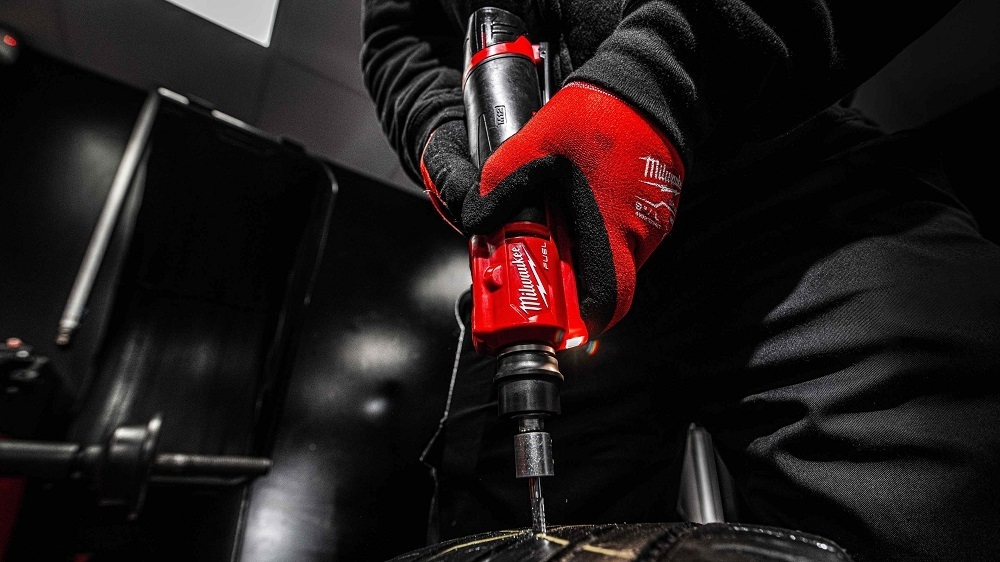 Новинка! Легкий старт: Аккумуляторная прямошлифмашина M12 FUEL FTB-0 MILWAUKEE 4933472215