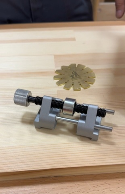 ХИТ! Угломер ПЕТРОГРАДЪ круглый для проверки углов заточки инструментов М00017823