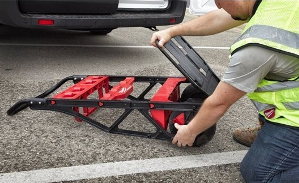 ХИТ! Тележка на двух колесах MILWAUKEE Packout 2 Wheeled Cart  грузоподъемность 180 кг 4932472131