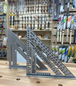 ХИТ! Угольник оригинальный метрический 250 мм для плотника и столяра Metric Speed Square Sw-250 с русской книжкой - инструкцией с Черной разметкой Swanson MT202-BLK