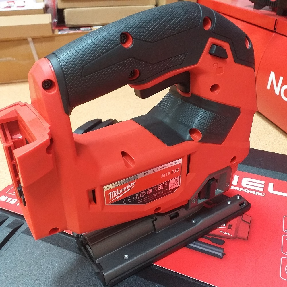 Легкий старт : Аккумуляторный лобзик M18 FUEL FJS-0X в кейсе Milwaukee 4933464726