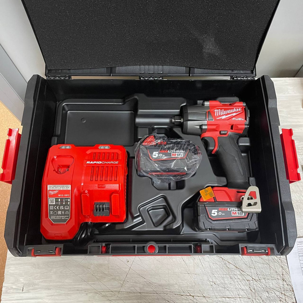 КОМПЛЕКТ! В кейсе M18 FUEL FMTIW2F12-502X: Аккумуляторный импульсный гайковерт FMTIW2F12-0 плюс 2 аккумулятора B5 5.0 А плюс зарядное устройство M12-18 FC MILWAUKEE 4933478450