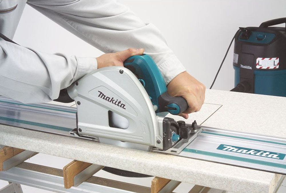 Новинка! Пила дисковая погружная Makita 1,3 кВт, диск 165/20 мм, губина пропила 40 мм для угла 45 гр. и 56 мм для угла 90 гр., для раскроя древесины, алюминия, камня SP6000